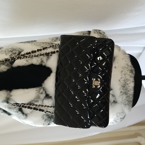 CHANEL Classic Flap Quilted Patent Bag. - Picture 8 of 16